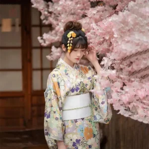 Vêtement japonais à imprimé floral chic
