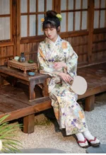 Kimono avec design floral unique et élégant