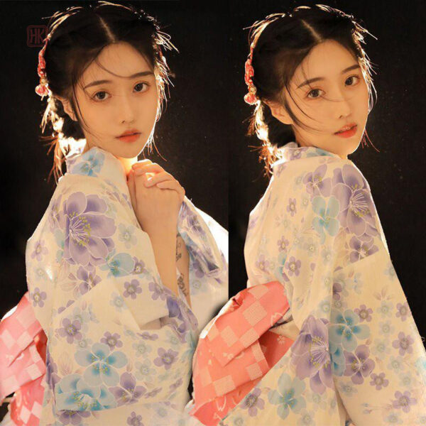 kimono-japonais-blanc-fleuri-1 Kimono fleuri blanc élégant