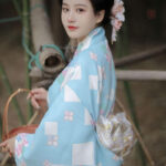 Vêtement traditionnel japonais en bleu