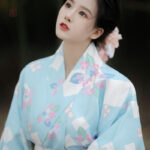 Vêtement japonais en tissu fluide bleu