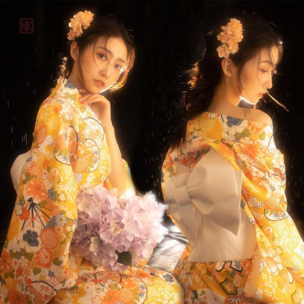 Kimono fleuri doré japonais élégant