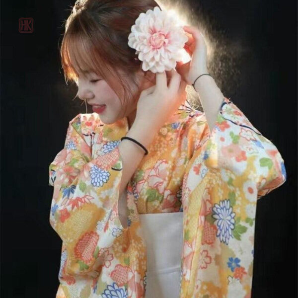 Vêtement traditionnel japonais doré