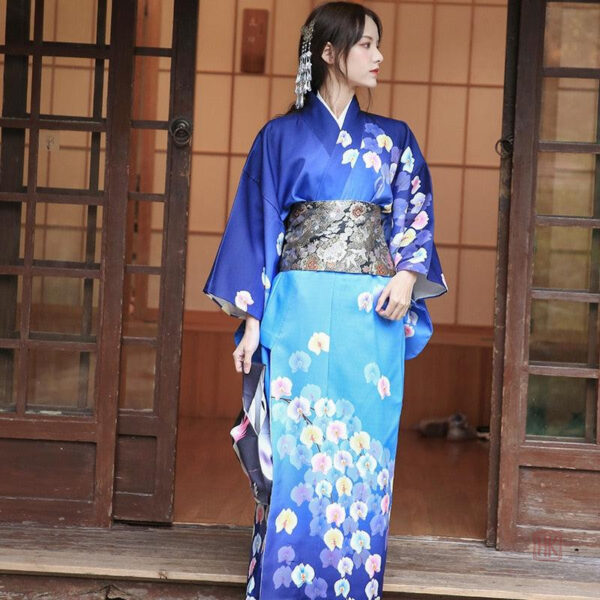 Kimono bleu pour femme, parfait pour toutes occasions