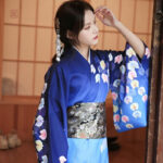 Kimono traditionnel japonais, couleur bleu apaisant