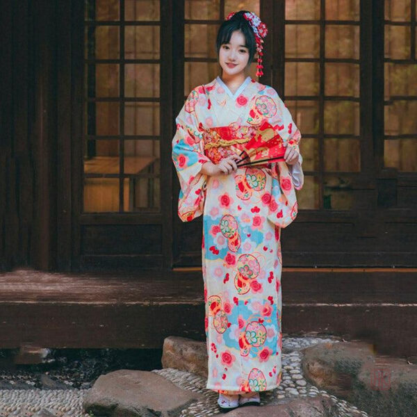 Kimono Japonais Femme en couleur vibrante