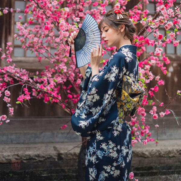 Kimono traditionnel japonais inspiré des geishas pour femmes