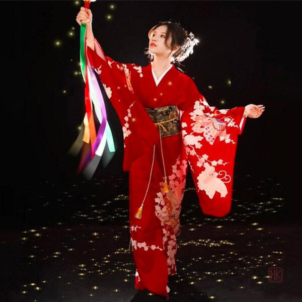 Kimono féminin, parfait pour les occasions spéciales