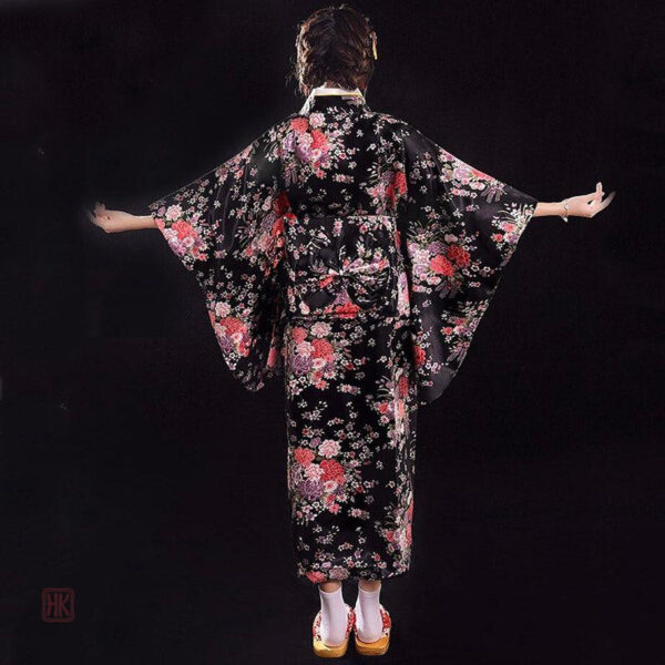 Kimono noir adapté pour diverses occasions