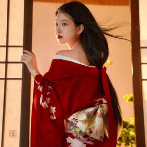 Vêtement japonais pour femme, kimono rouge à motifs