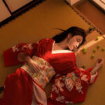 Kimono japonais féminin, couleur rouge vif et fluide
