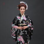 Kimono noir pour femme, style traditionnel japonais