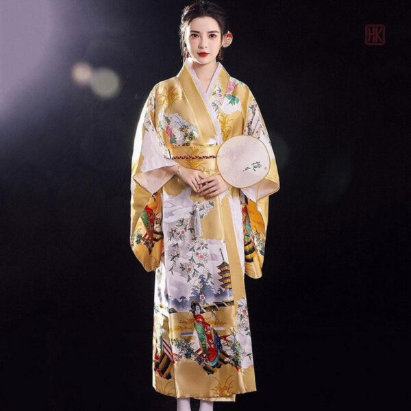 Kimono élégant en jaune vif, style traditionnel japonais