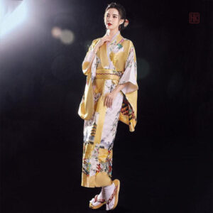 Vêtement japonais jaune, parfait pour les occasions décontractées