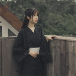 Kimono noir pour femme, design japonais traditionnel