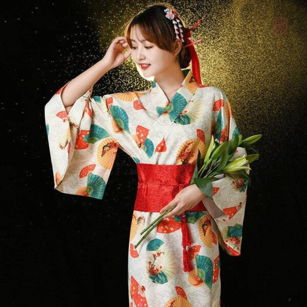 kimono-japonais-original-1 Kimono japonais original pour femme, style élégant et traditionnel