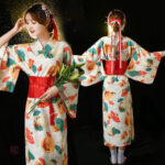 Kimono traditionnel, parfait pour les occasions spéciales ou décontractées