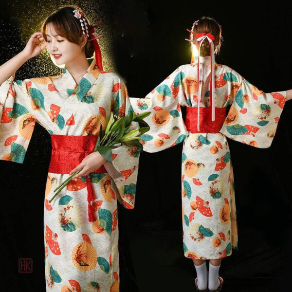 Kimono traditionnel, parfait pour les occasions spéciales ou décontractées