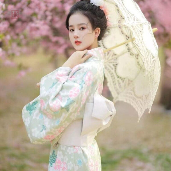Robe kimono à motif floral pour le printemps