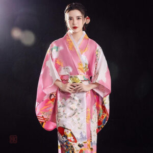 Kimono femme rose avec motifs traditionnels japonais