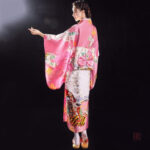 Kimono japonais à manches larges, coloris rose doux