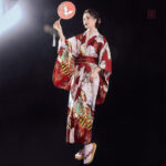 Kimono Rouge élégant en tissu traditionnel japonais