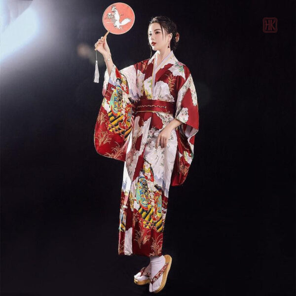 Kimono Rouge élégant en tissu traditionnel japonais