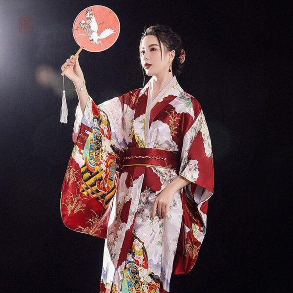 Vêtement féminin inspiré des styles japonais classiques