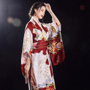 Kimono chic en rouge, parfait pour toutes les occasions
