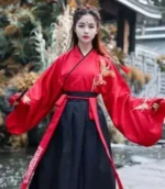 Robe Kimono élégante avec motifs traditionnels rouges et noirs
