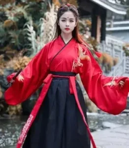 Robe Kimono élégante avec motifs traditionnels rouges et noirs