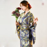Vêtement japonais en satin, idéal pour les occasions spéciales