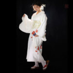 Robe kimono féminine au design fleuri