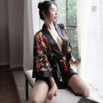 Kimono court femme au style traditionnel japonais