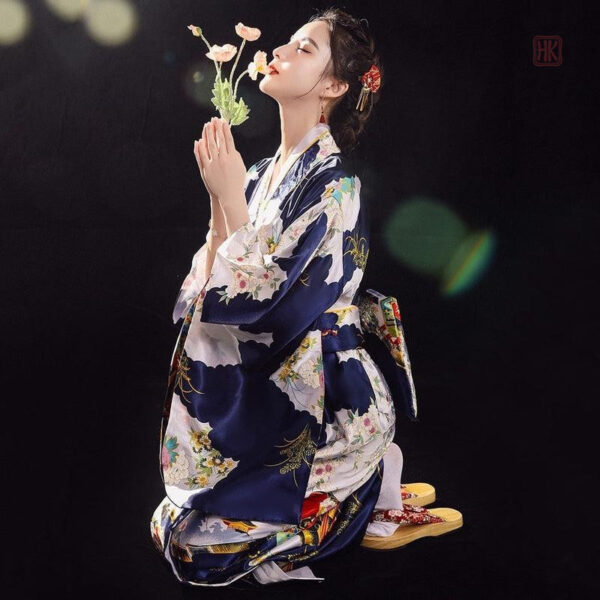 Kimono féminin avec motifs culturels