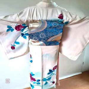Kimono Japonais Élégant pour Femme en Soie