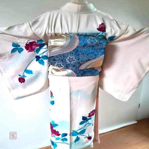 Kimono Japonais Élégant pour Femme en Soie