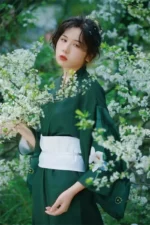Kimono fleuri vert, style japonais classique