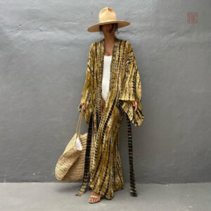 Kimono jaune élégant pour femme, idéal pour un look décontracté.