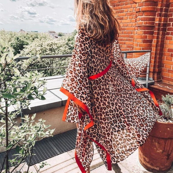 Vêtement léger femme au design animalier