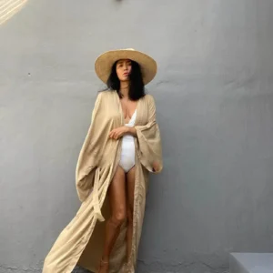 Kimono beige léger, idéal pour un look décontracté