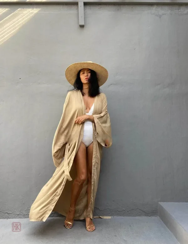 Kimono beige léger, idéal pour un look décontracté