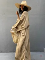 Vêtement féminin en beige, style kimono élégant