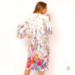 Kimono fleuri élégant en blanc