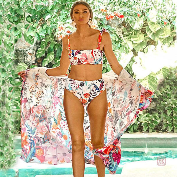 Vêtement féminin : kimono long floral