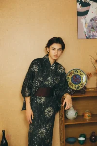 Vêtement long japonais pour une allure élégante