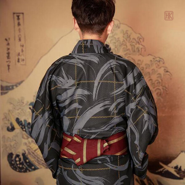 Kimono noir élégant pour homme, design japonais
