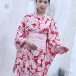 Vêtement kimono avec motifs inspirés du Japon