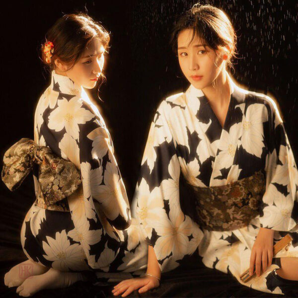kimono-noir-a-fleurs-1 Kimono Noir à Fleurs