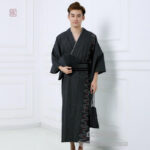 Kimono noir homme japonais élégant